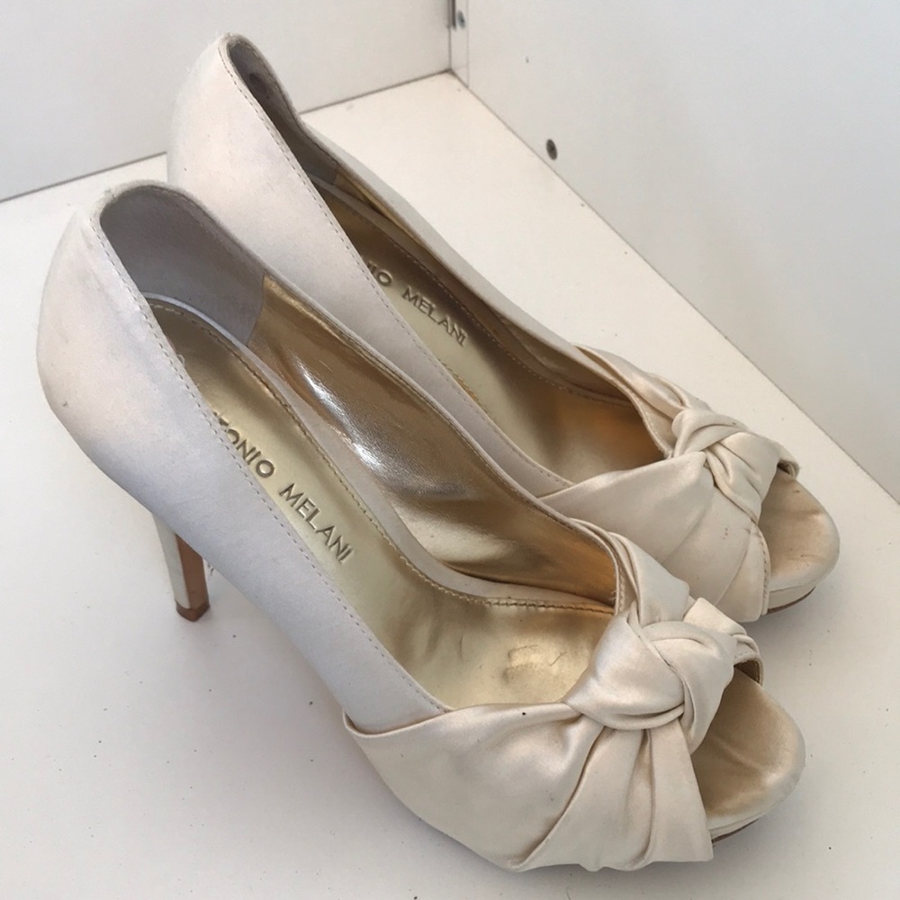 Antonio Melani satin heels Sz 6.5